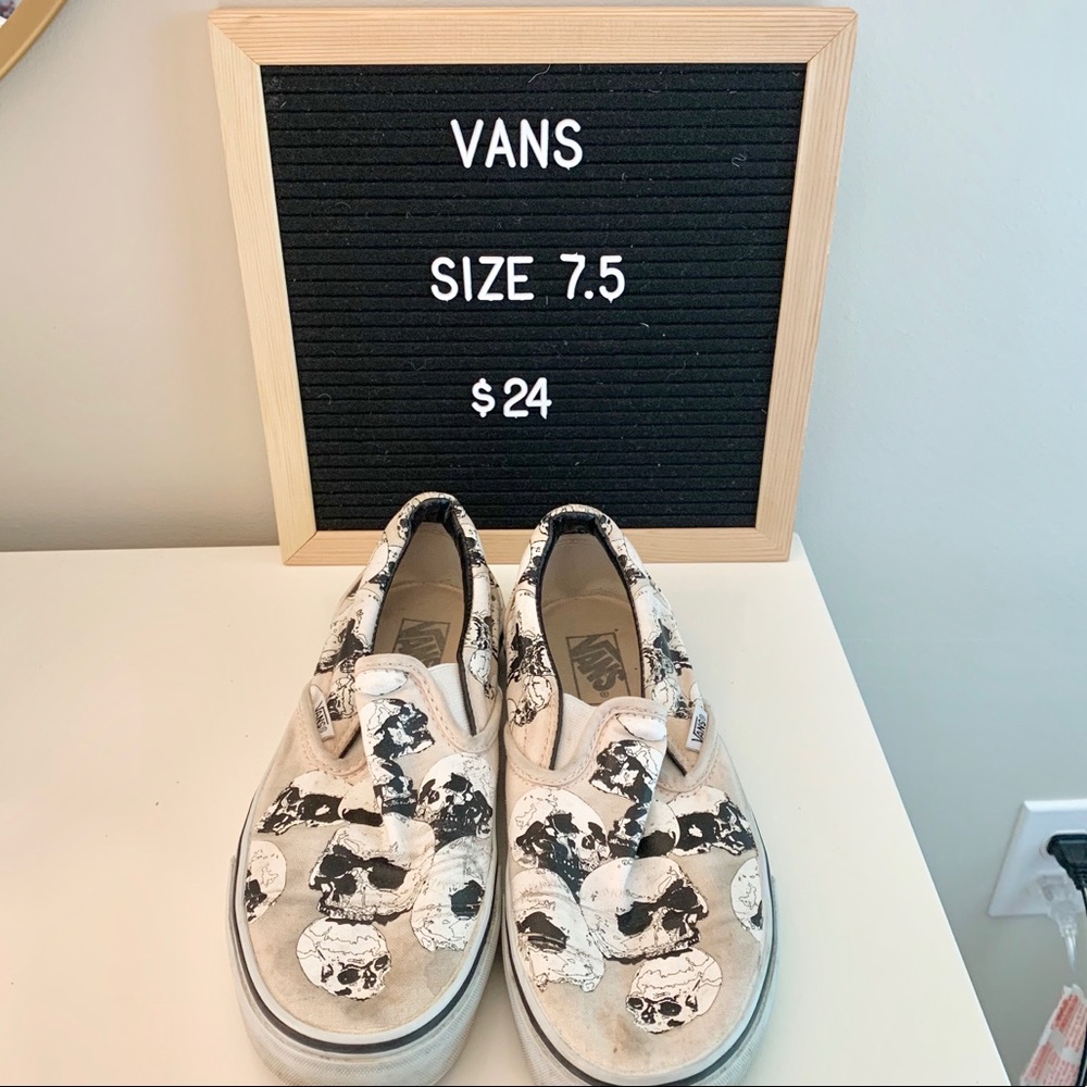 Light pink skull Vans